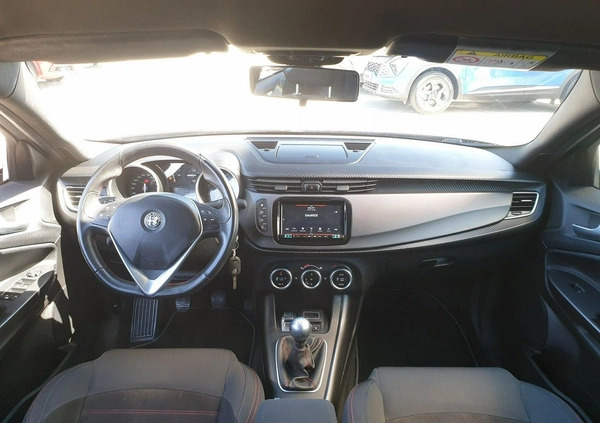 Alfa Romeo Giulietta cena 64800 przebieg: 55827, rok produkcji 2018 z Gniezno małe 562